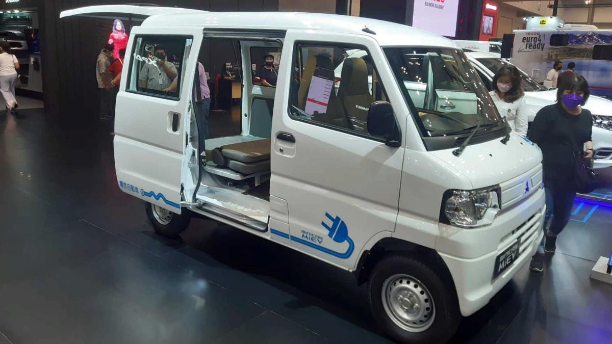 Компания Honda показала свой электрический кей-кар N-Van EV 2024 года