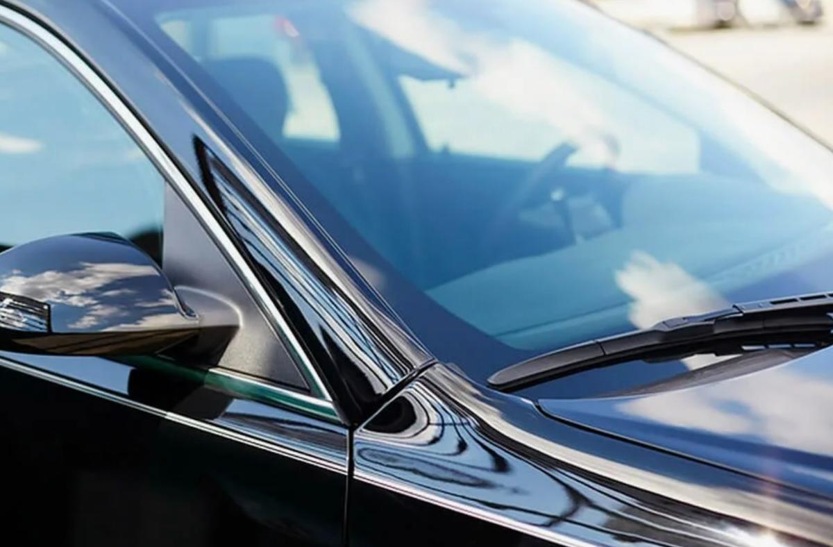 В глазах двоится: дешевое китайское лобовое стекло лучше заменить на отечественное 