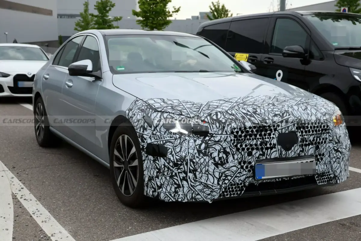 На тестах замечен прототип обновленного Mercedes C-class На тестах замечен прототип обновленного Mercedes C-class