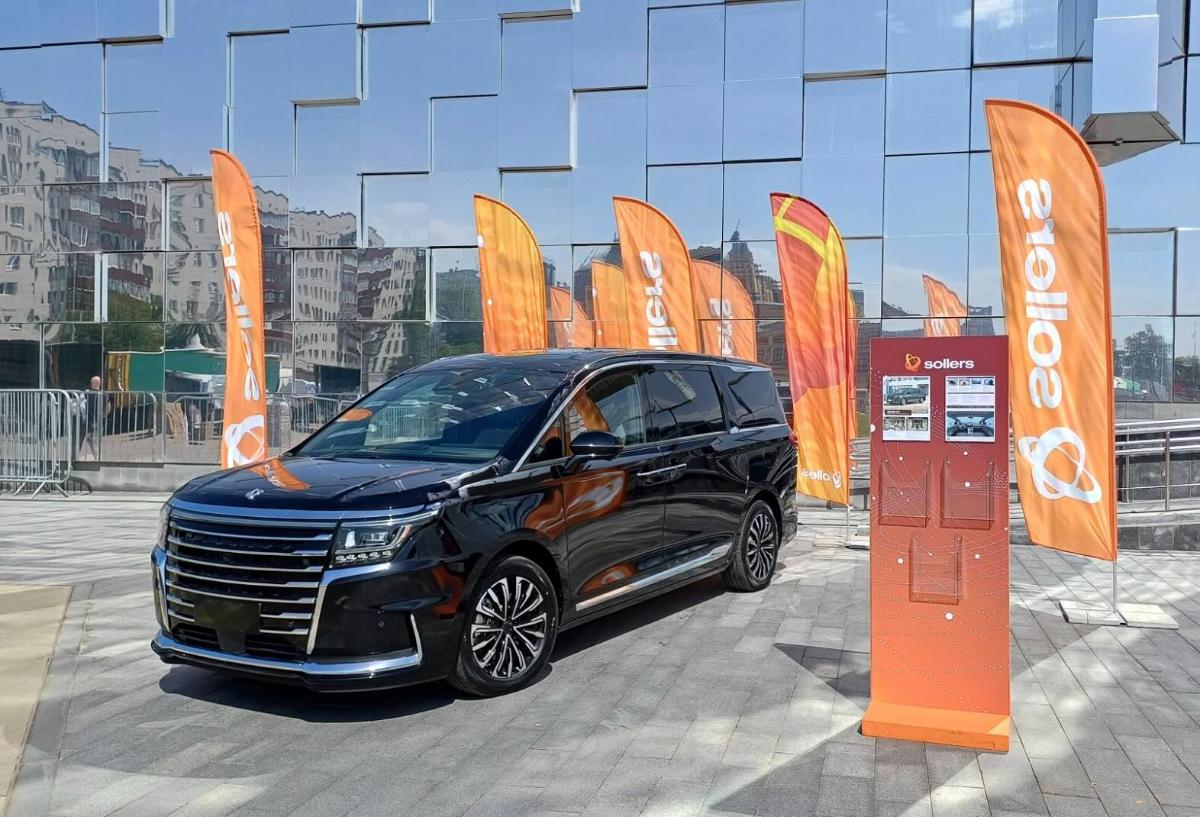 Sollers SP7 для VIP-пассажиров получил роскошный салон с большим телевизором