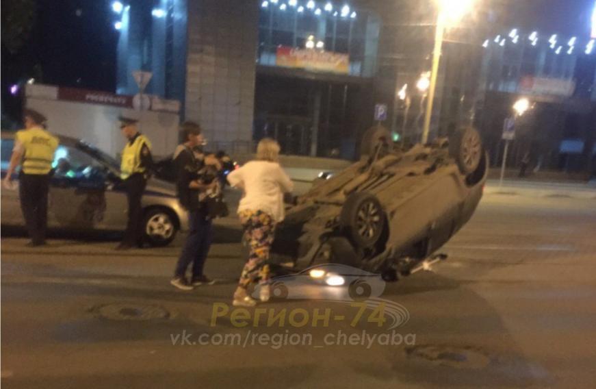 В Челябинске пьяный водитель снес полицейский экипаж