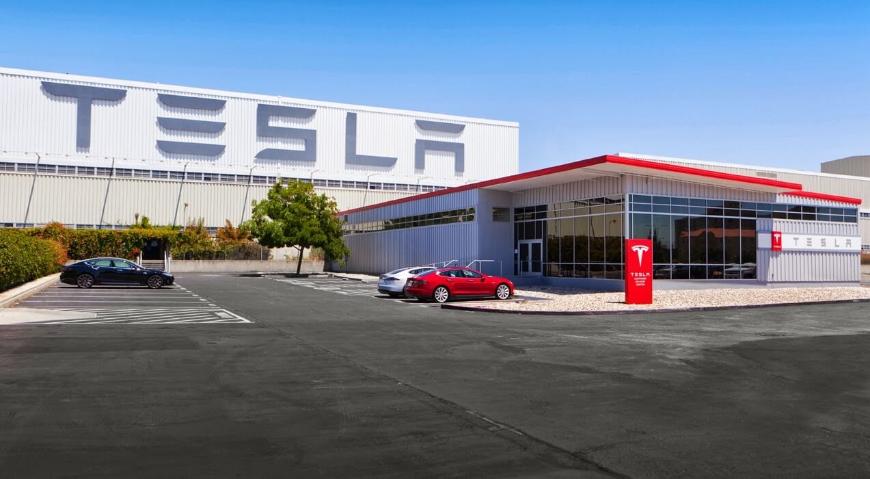 Tesla планирует возобновить работу завода в США