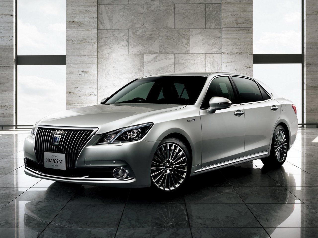 Toyota Crown Majesta 2013