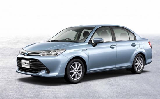 Toyota объявила о продажах рестайлинговых Corolla Axio и Fielder