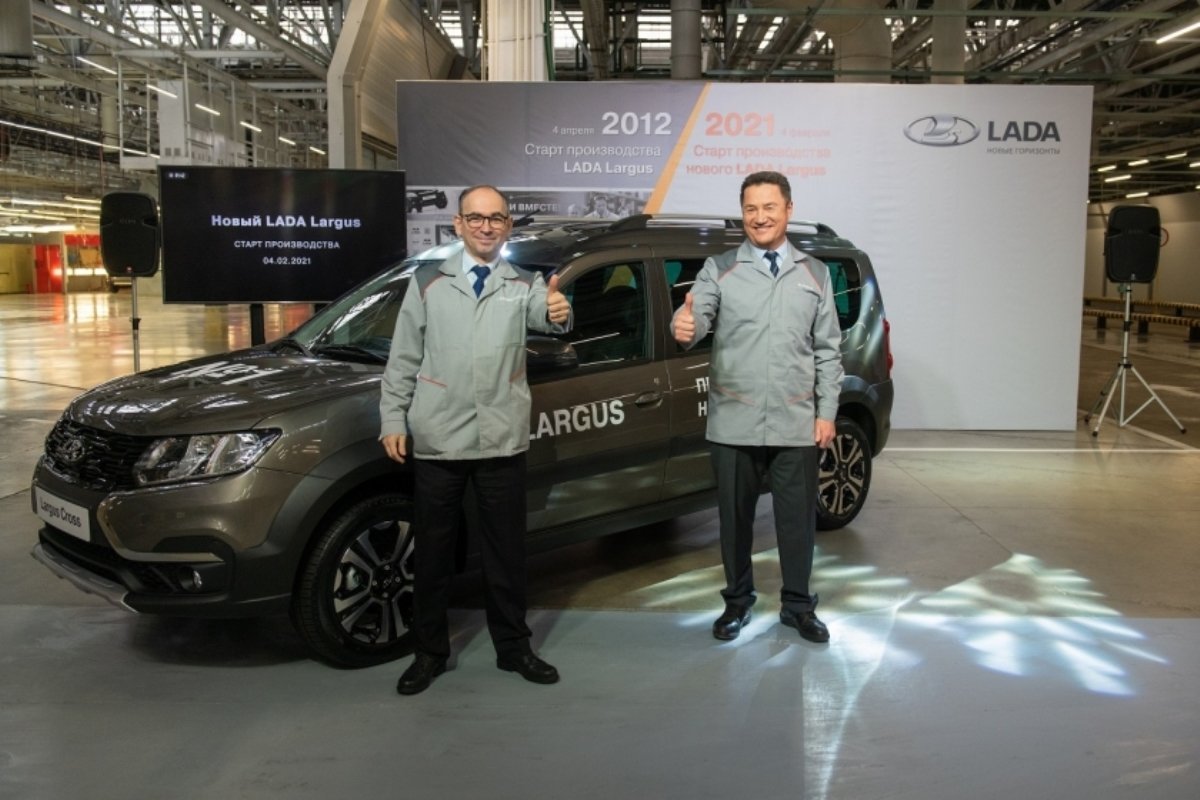 Компания «АвтоВАЗ» объявила о начале серийного производства обновленного Lada Largus