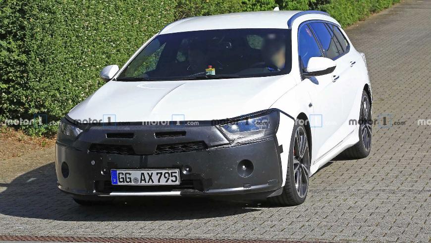 Прототипы обновленного Opel Insignia замечены на гоночной трассе Нюрбургринг 