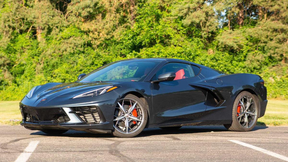 Драг-рейсинг: электрический Tesla Model Y против бензинового Corvette C8 