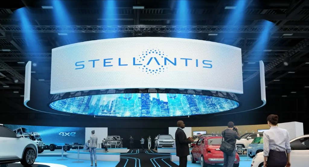Компания Stellantis заставляет покупателей платить за застрявшие в портах автомобили