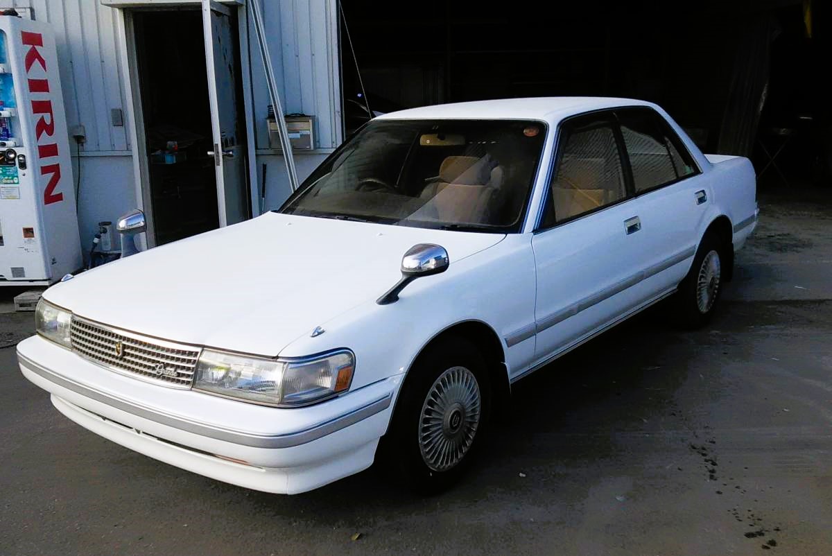 Особенности японской автомоды: боковые зеркала на крыльях машины