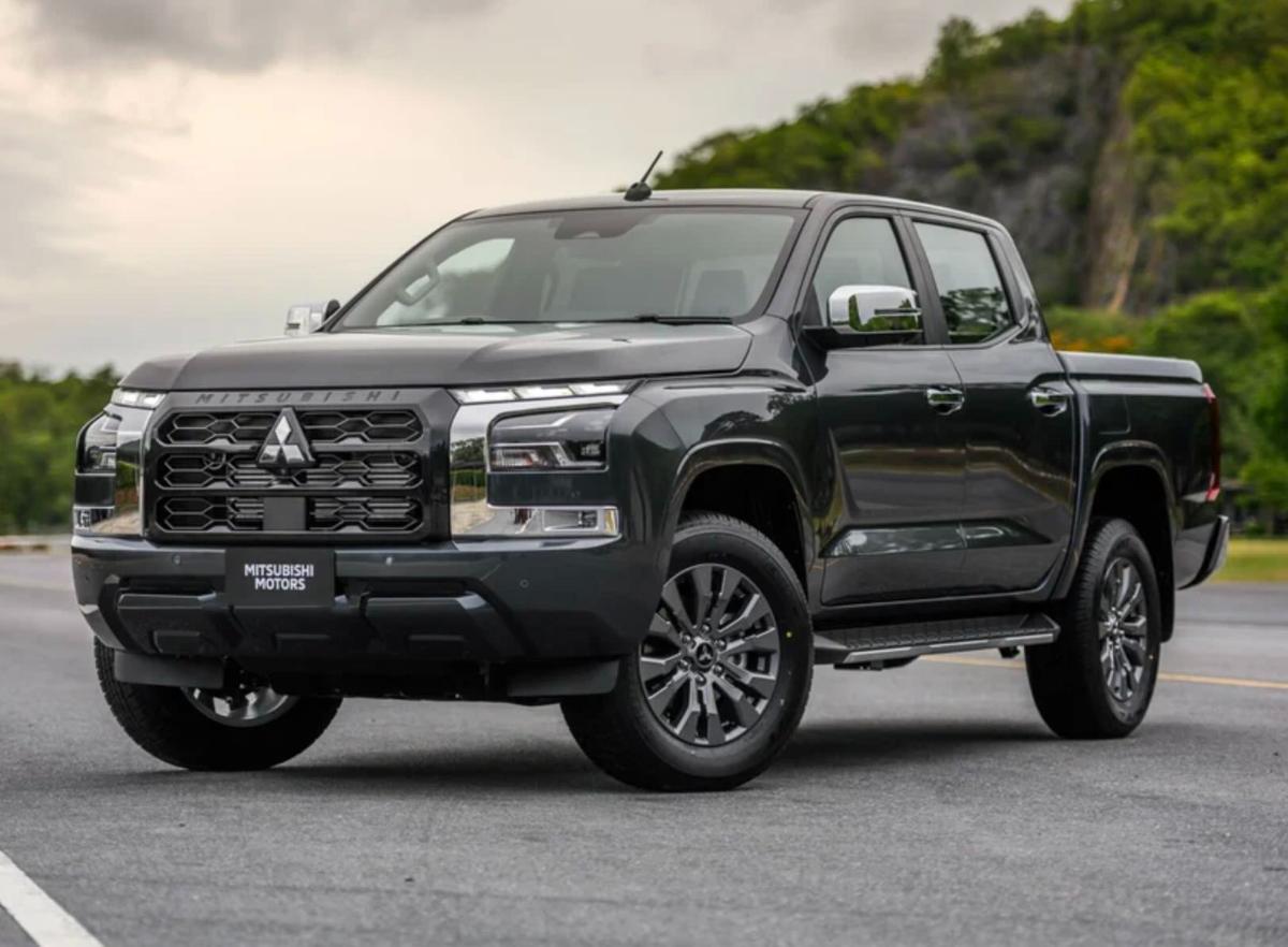 Дилеры привезли в Россию новый Mitsubishi L200 шестой генерации 