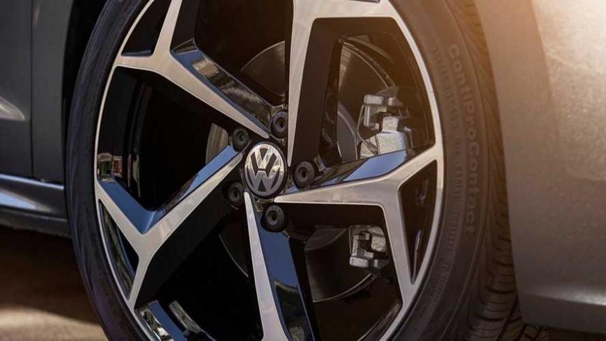 Volkswagen опубликовал тизер нового Passat