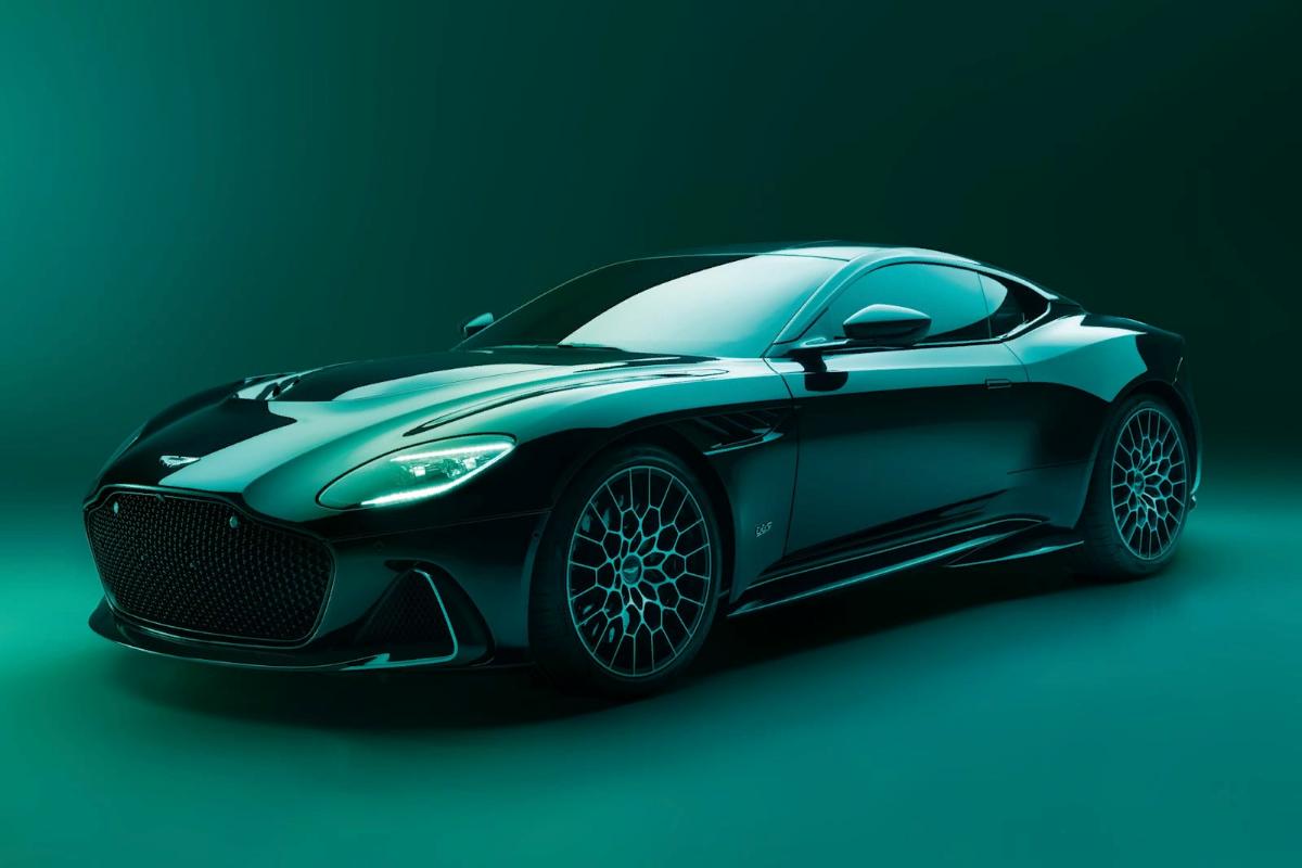 Компания Aston Martin продает самый первый экземпляр Aston Martin DBS 770