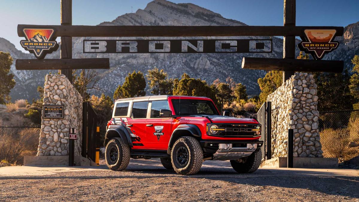 Специалисты Ford научат владельцев Ford Bronco Raptor правильно ездить по бездорожью