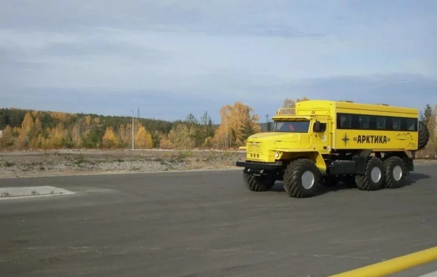 В Якутии представили уникальный арктический автобус-вездеход 