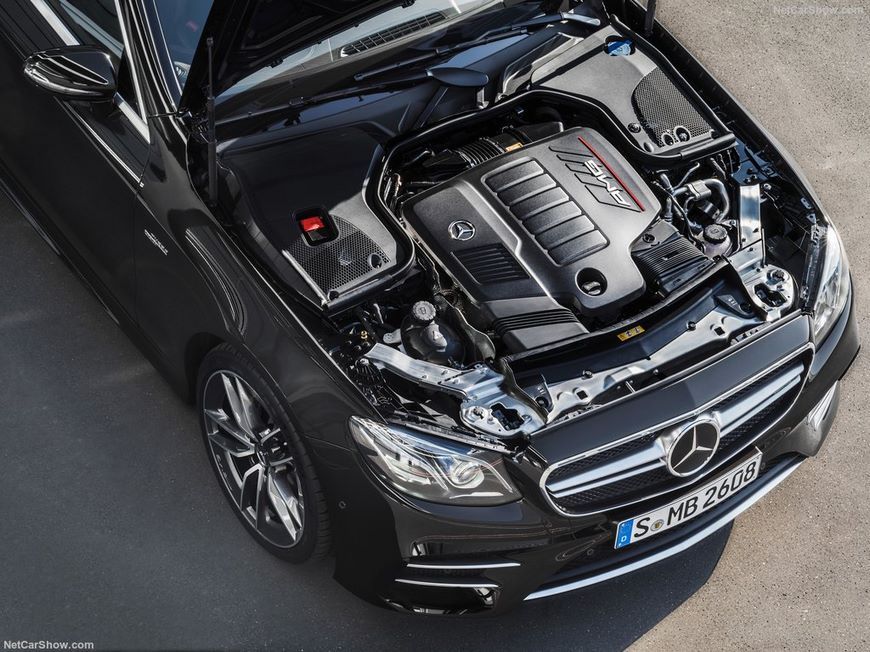 Mercedes сделал седаны и универсалы E-Class спортивными гибридами