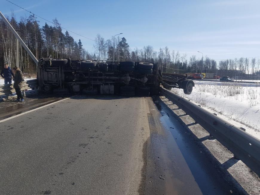 В результате ДТП образовалась пробка на Горском шоссе