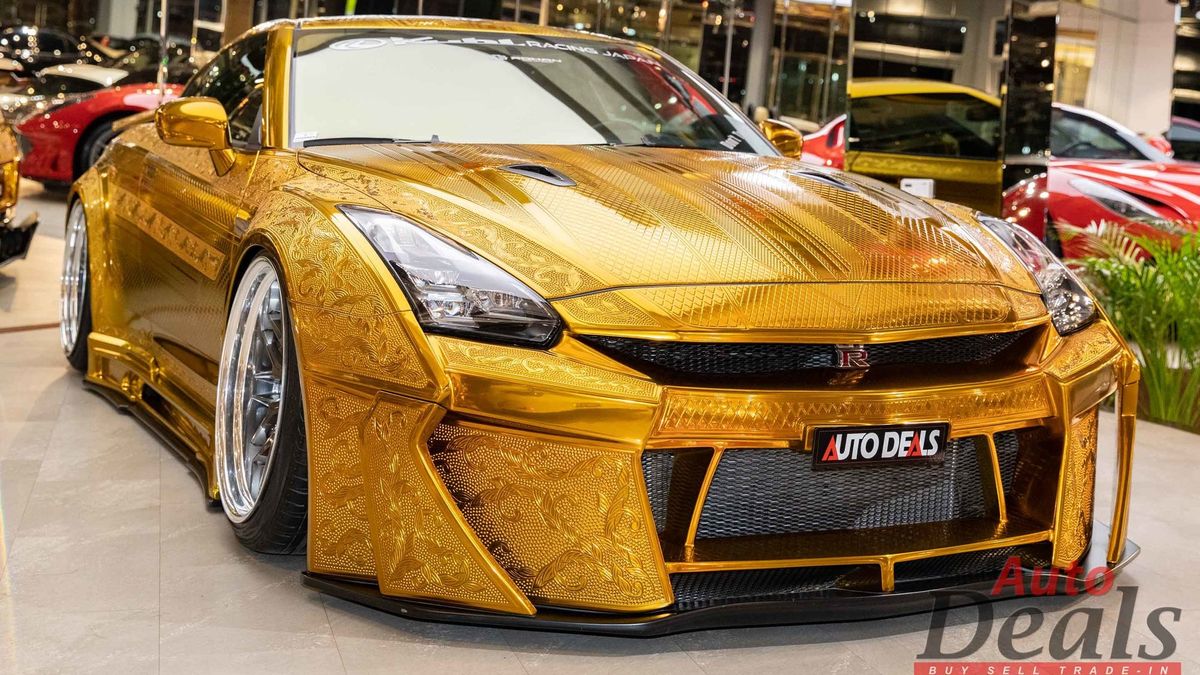 В Дубае в продаже появился уникальный «золотой» Nissan GT-R