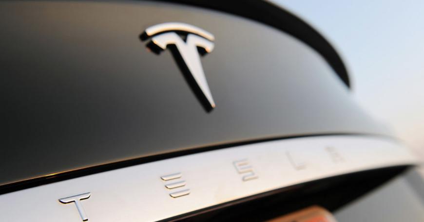 Автомобилист из Австрии не может избавиться от разбитой Tesla Model S