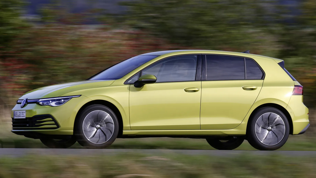 Бренд Volkswagen показал битопливный Golf новой генерации
