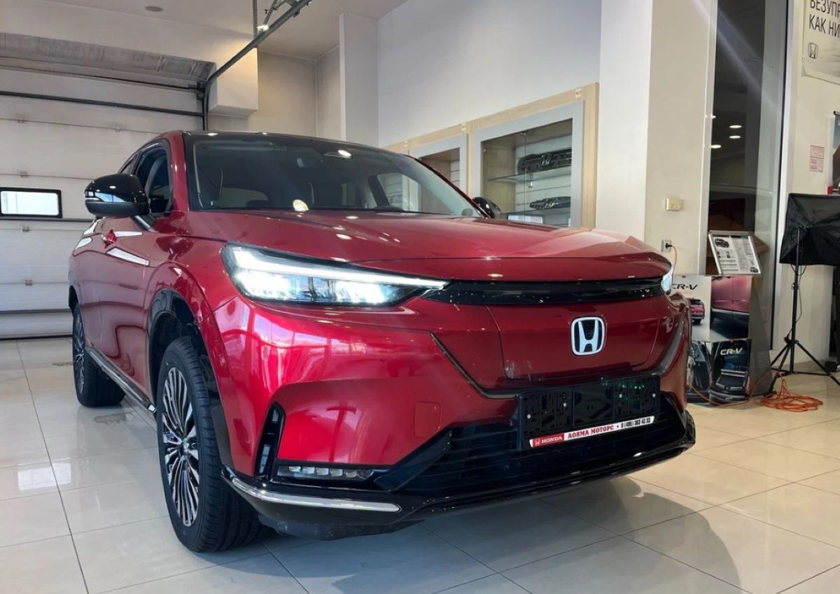 В России продают Honda e:NS1 из наличия: цены, что и три года назад В России продают Honda e:NS1 из наличия: цены, что и три года назад