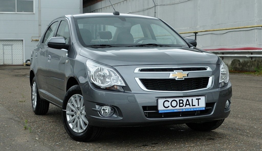 В сети появились «живые» фото «бюджетного» Chevrolet Cobalt