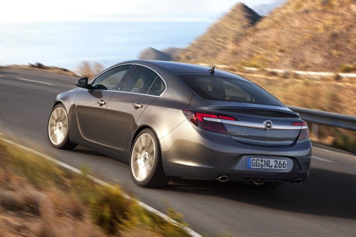 Opel представил седан Insignia после рестайлинга