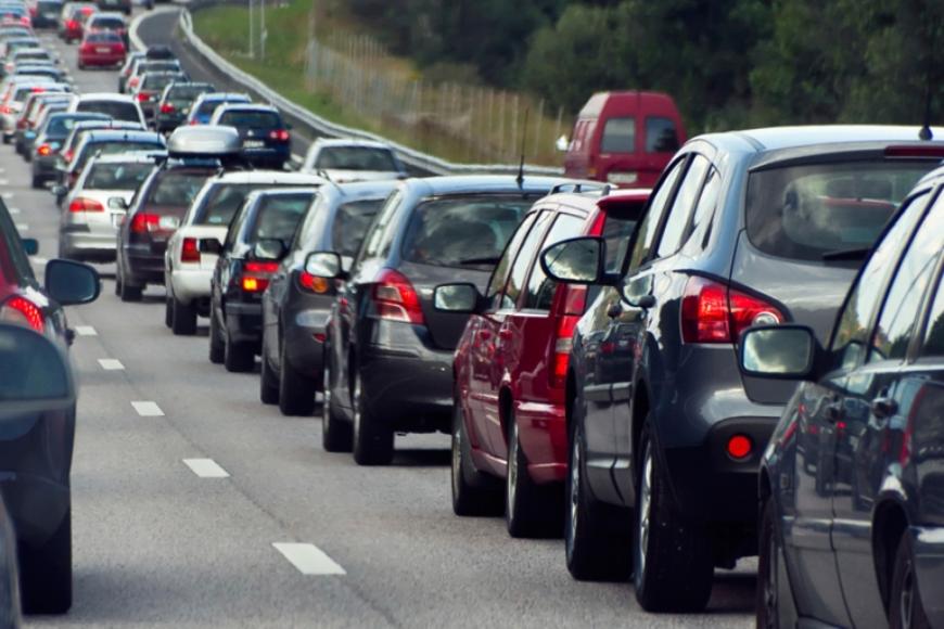 Многокилометровые пробки на дорогах в Крым будут актуальны еще два года