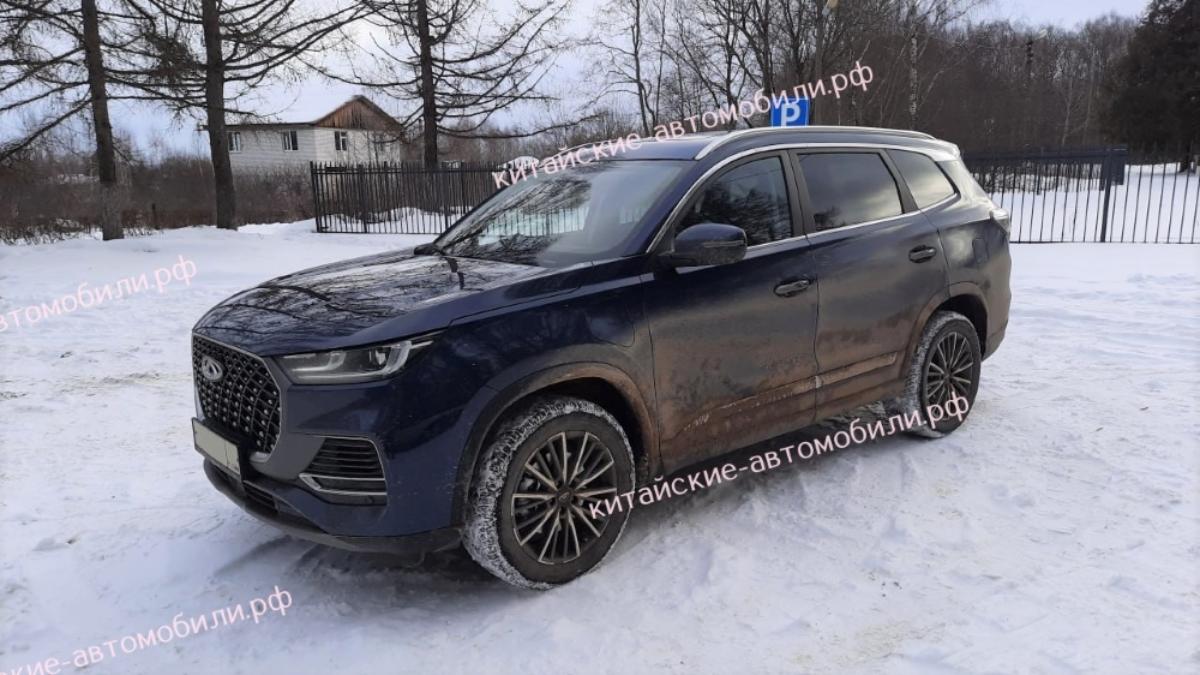 В РФ сфотографировали новый гибридный кроссовер Chery Tiggo 8 Pro с тремя двигателями