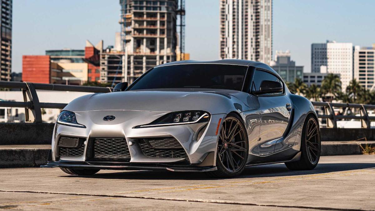 Смотрите на скоростной пробег Toyota Supra по автобану