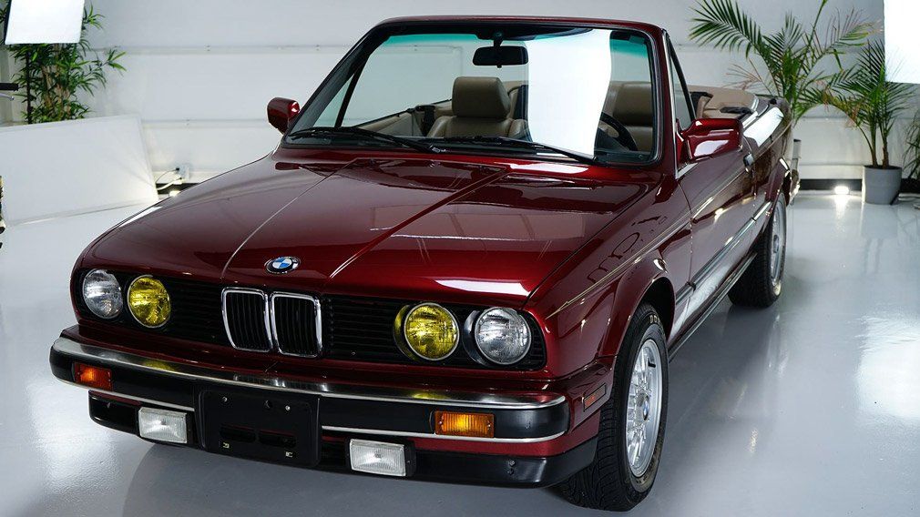 В интернете продается кабриолет BMW родом из 90-х
