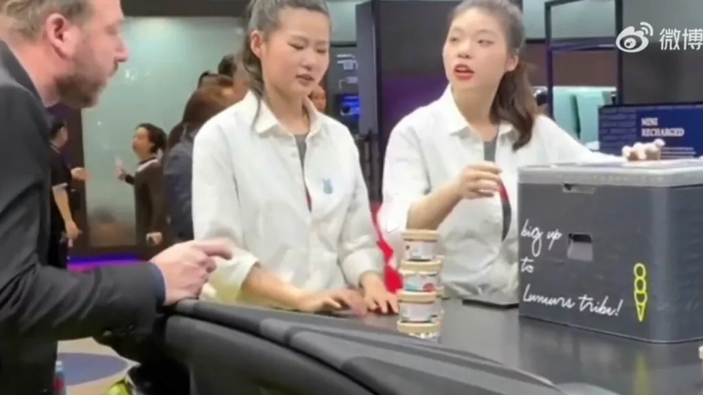Компания MINI приносит свои извинения за фиаско с мороженым на автосалоне в Шанхае 2023 года
