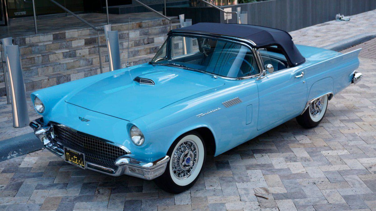 На аукционе продадут редкий Ford Thunderbird 1957 года выпуска