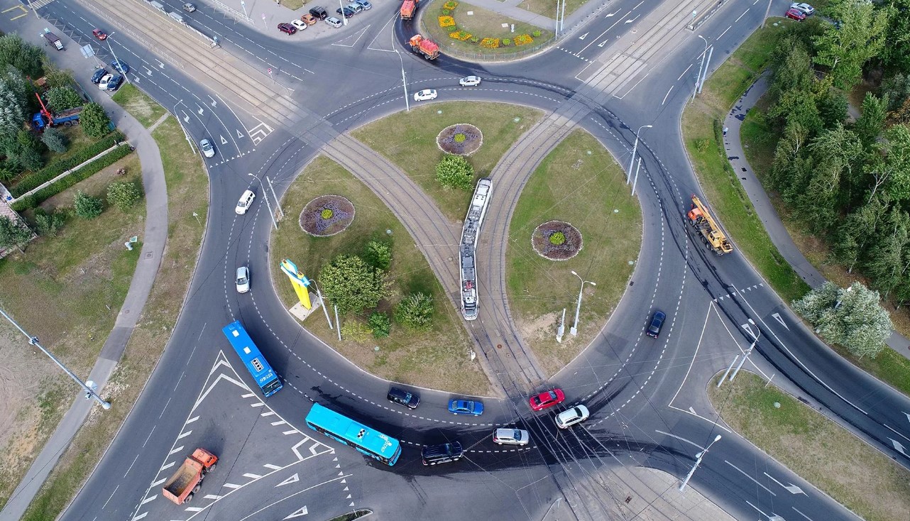 Перекресток больших дорог. Roundabout кольцевой перекрёсток. Турбо кольцевой перекресток Чертаново. Турбоперекрёсток Зеленоград. Круговое движение.