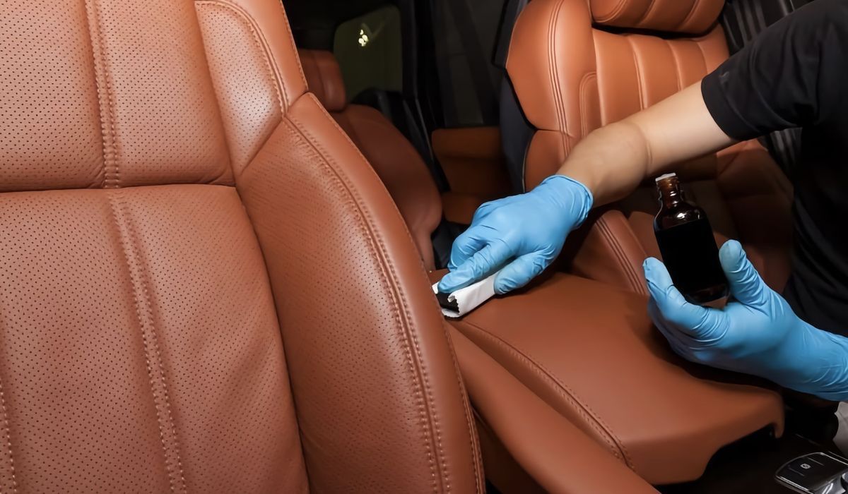 Забудьте о блеске: простой лайфхак уберет засаленность с кожаного салона навсегда