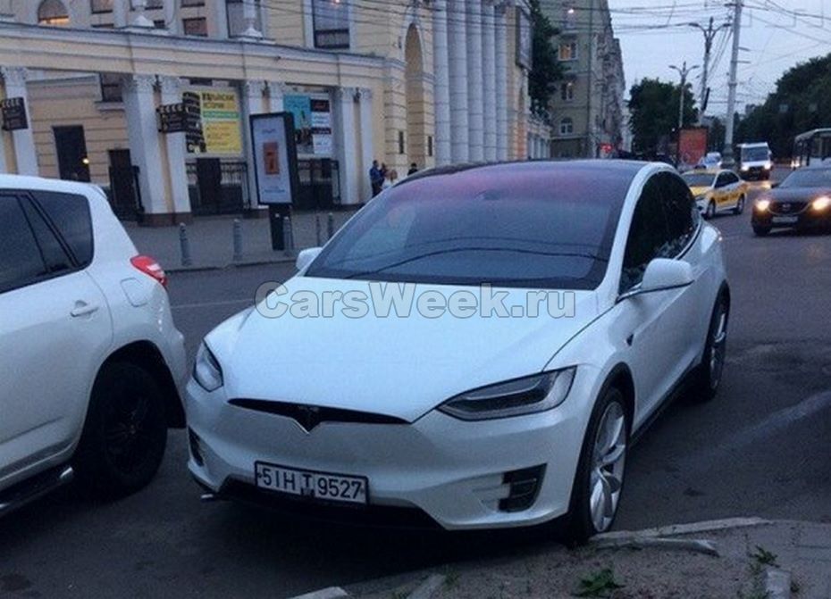 В Воронеже заметили Tesla model X P90D