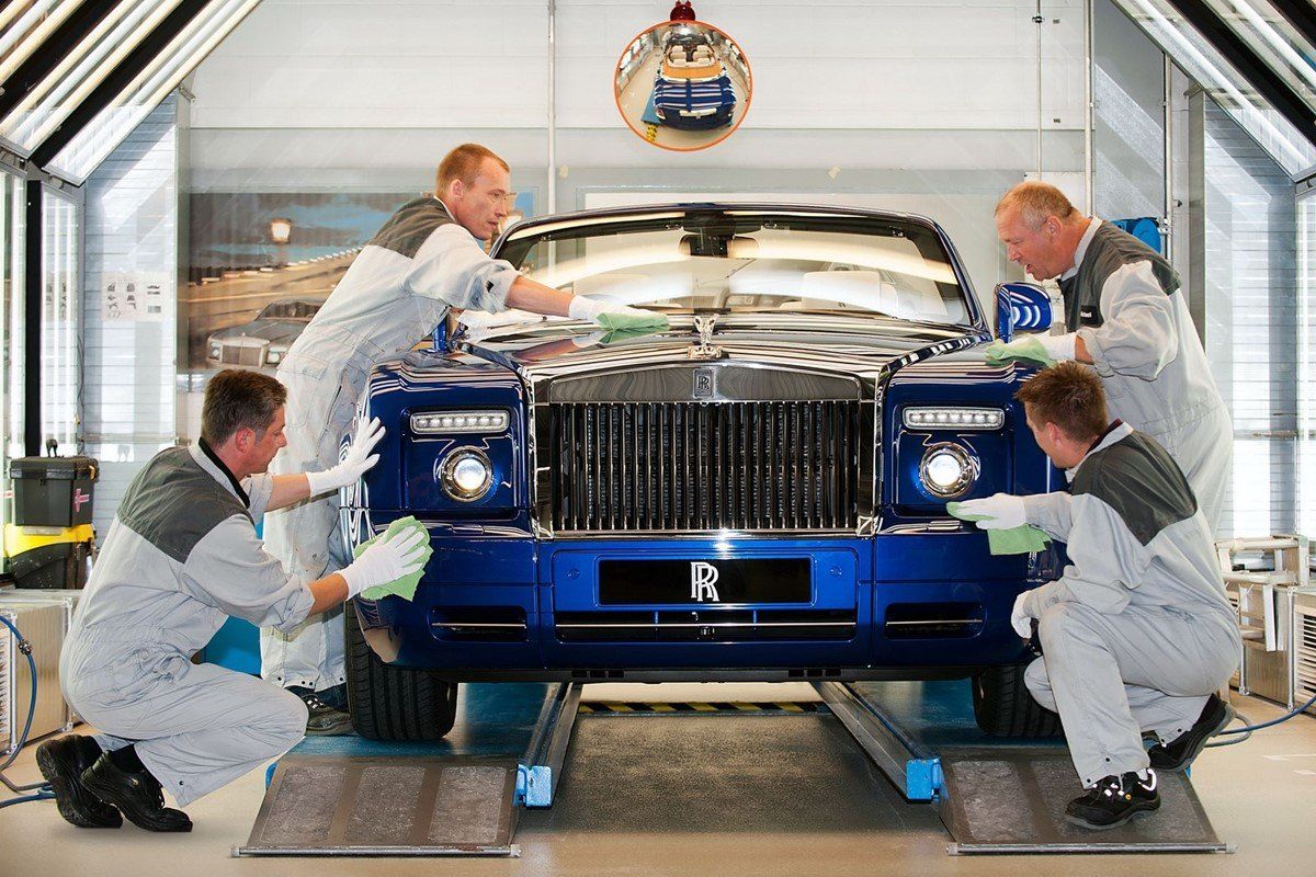 Rolls-Royce объявила о приостановке производства машин