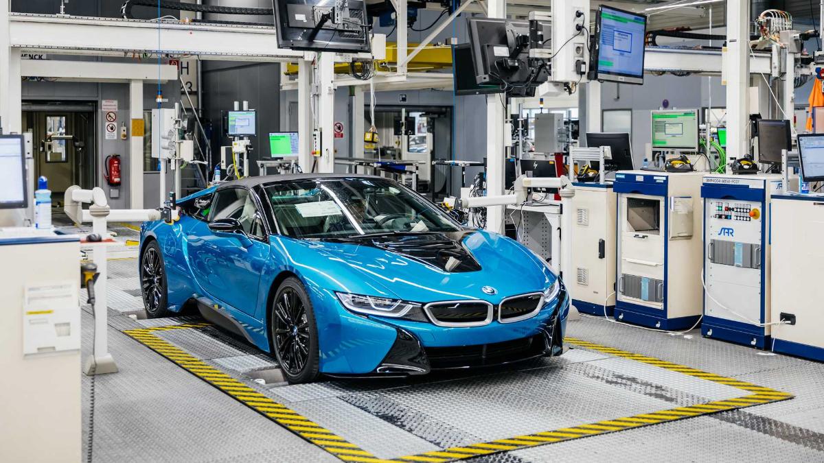 Как звучит ли спорткар BMW i8 без искусственного шума мотора?