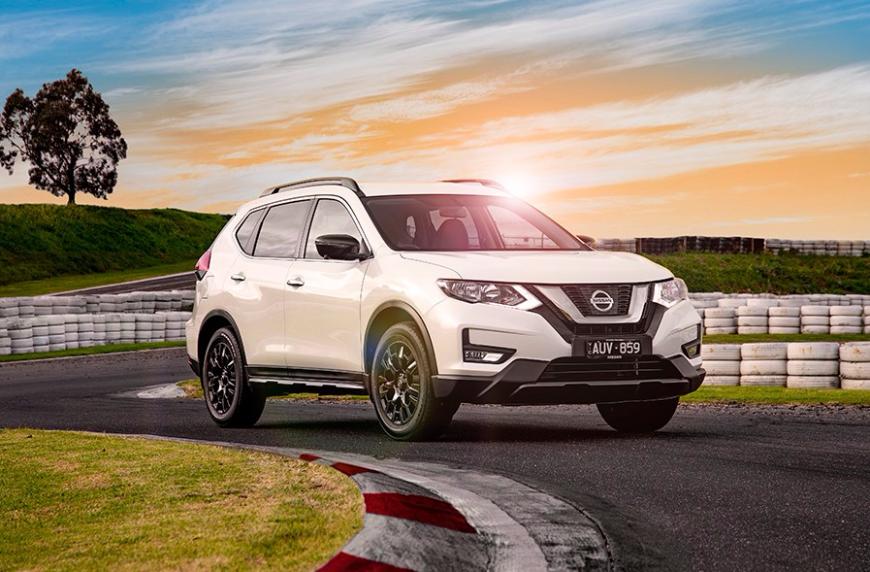 Стала известна дата премьеры новых Nissan X-Trail и Mitsubishi Outlander