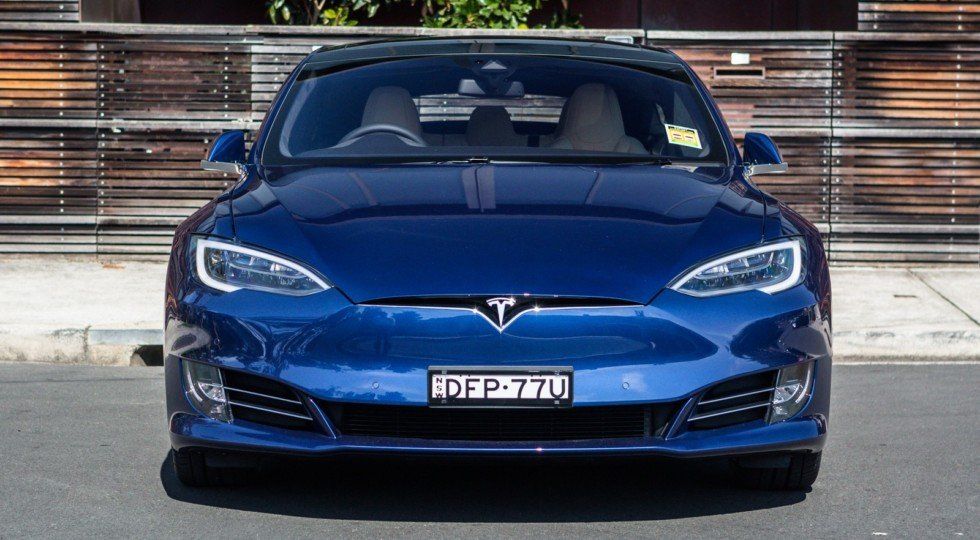 Tesla существенно модернизировала седан Model S и кроссовер Model X