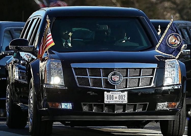 Дональд Трамп обзавелся новым бронированным лимузином Cadillac