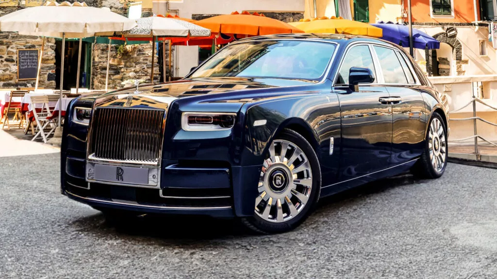 Rolls-Royce представил вдохновленную итальянским побережьем спецверсию Rolls-Royce Phantom