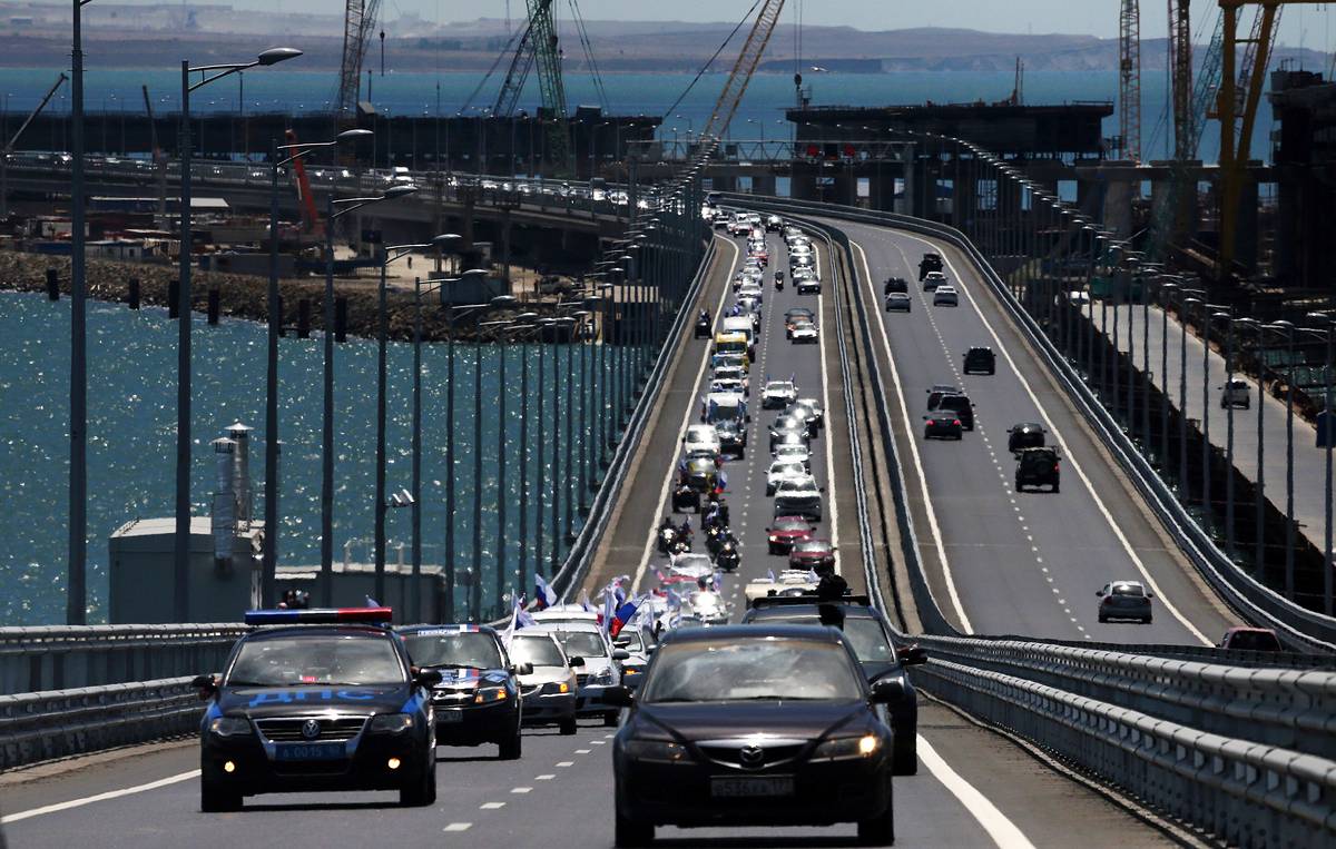 За лето по Крымскому мосту проехало 2 000 000 машин