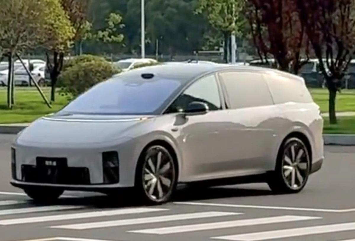 Что в салоне нового кроссовера Li Auto i8: фото интерьера Что в салоне нового кроссовера Li Auto i8: фото интерьера