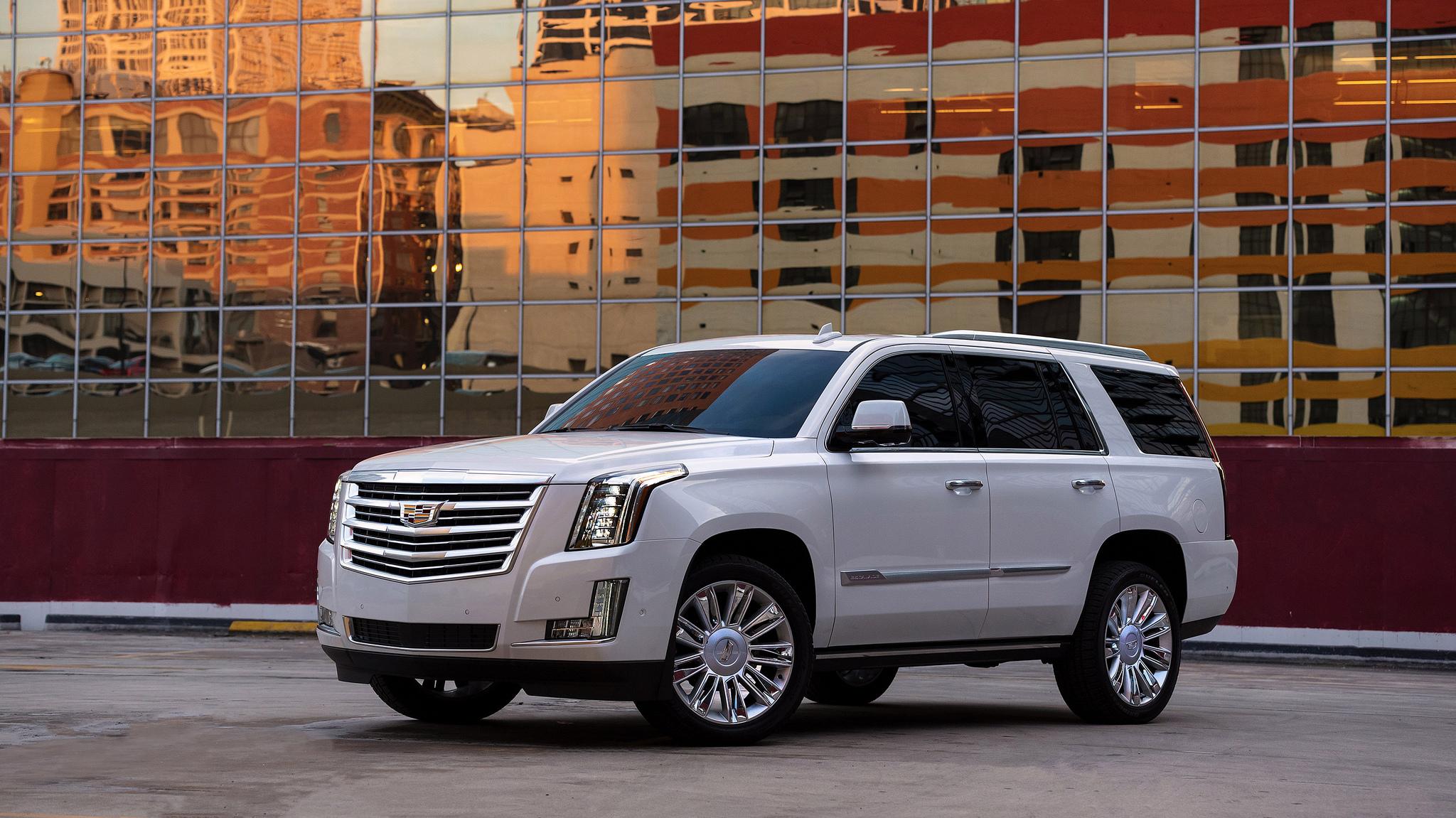 В сети опубликовали первые снимки нового Cadillac Escalade