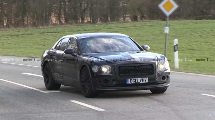 Bentley Flying Spur авария