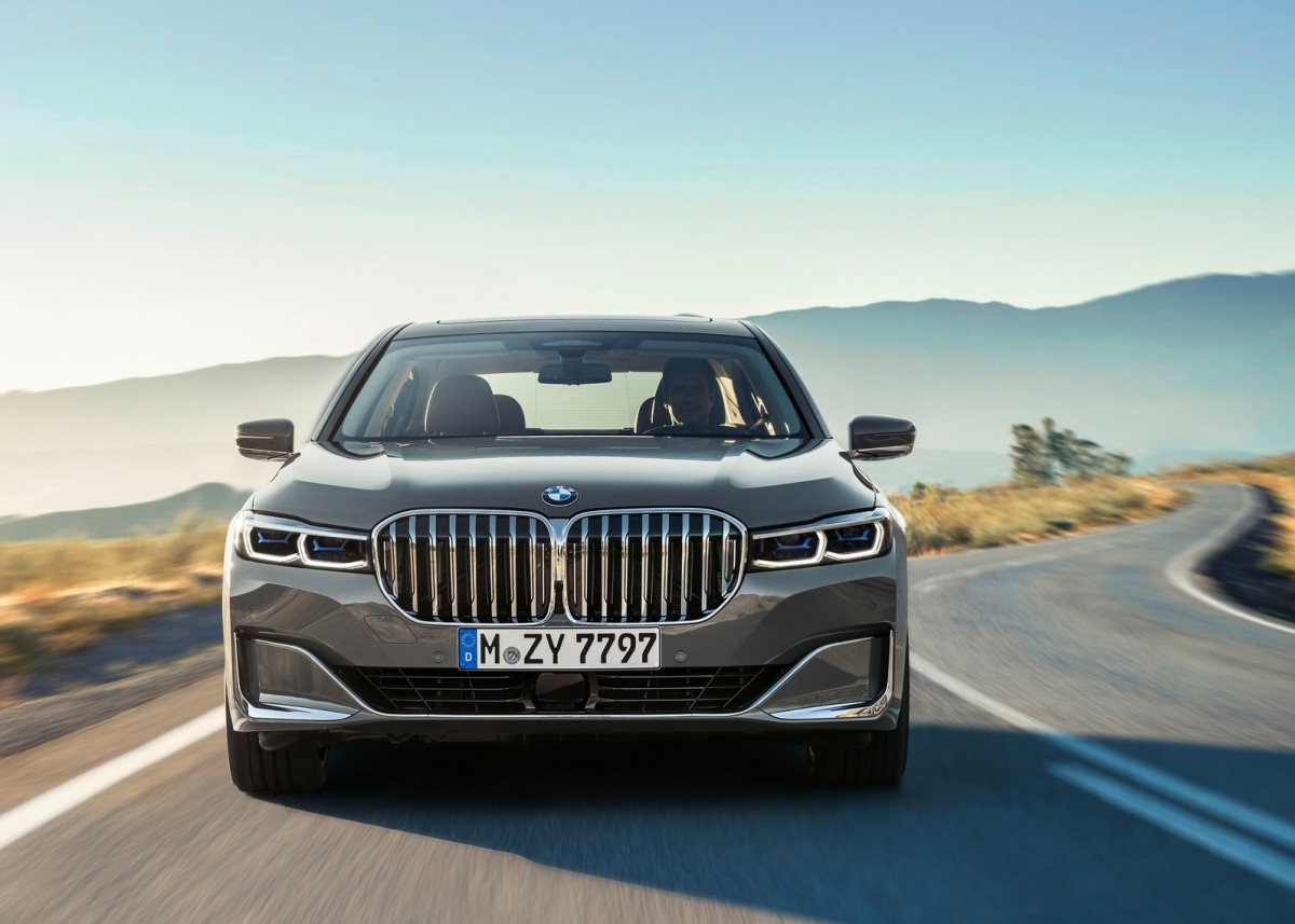 BMW 7 Series возглавил рейтинг авто с худшей остаточной стоимостью по  версии iSeeCars