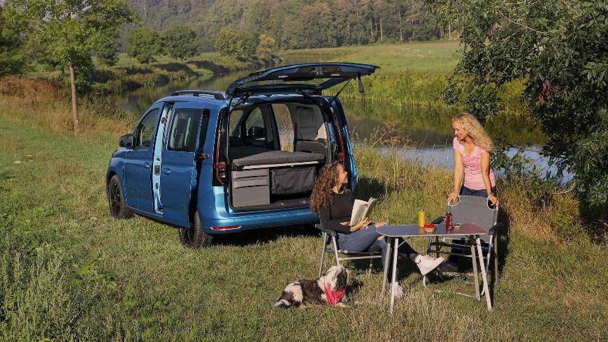 VW Caddy California 2021 - маленький кемпер с кроватью и выдвижной кухней