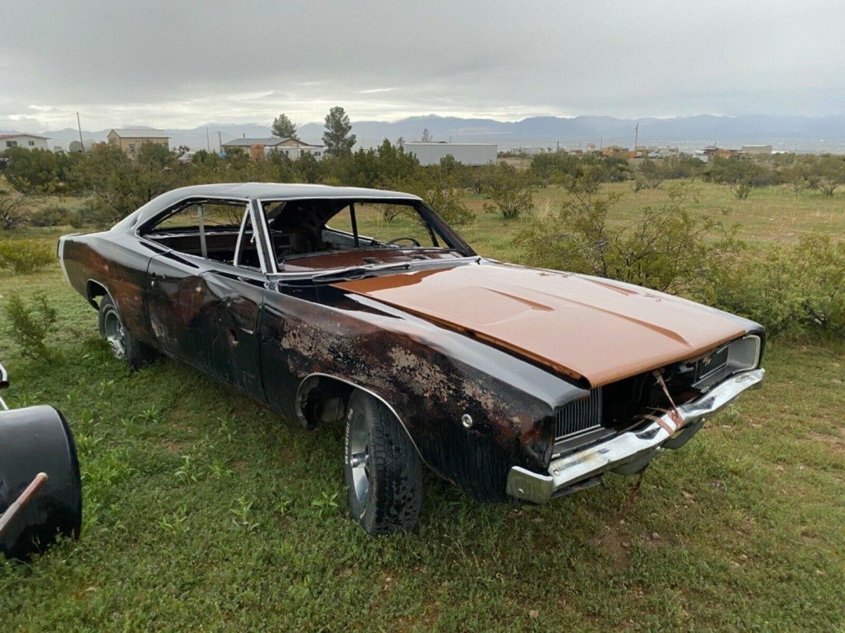 Простоявший на стоянке 16 лет Dodge Charger 1968 года удивительно хорошо  сохранился