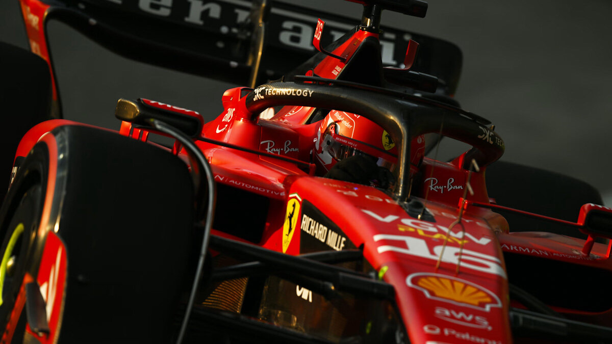 Карлос Сайнс выиграл квалификацию Гран-при Сингапура, Ферстаппен – 11-й