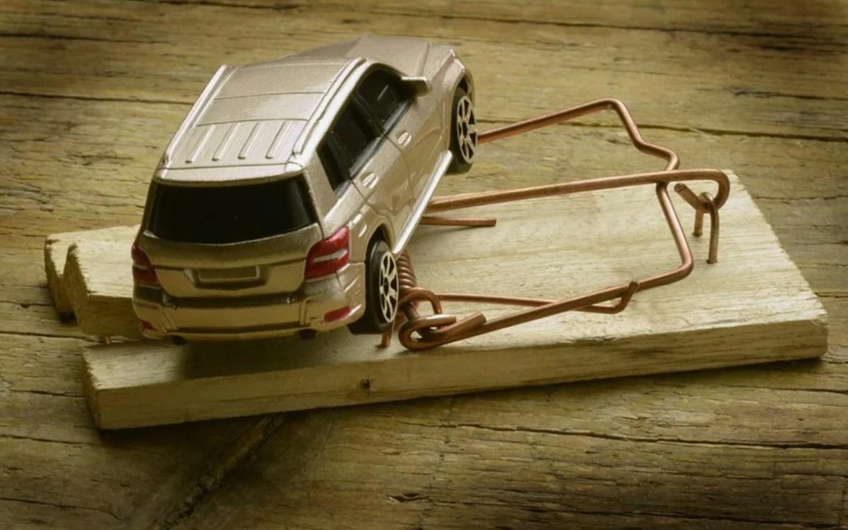 Грозит обманом: из-за нового утильсбора на мощные авто в России активизировались мошенники